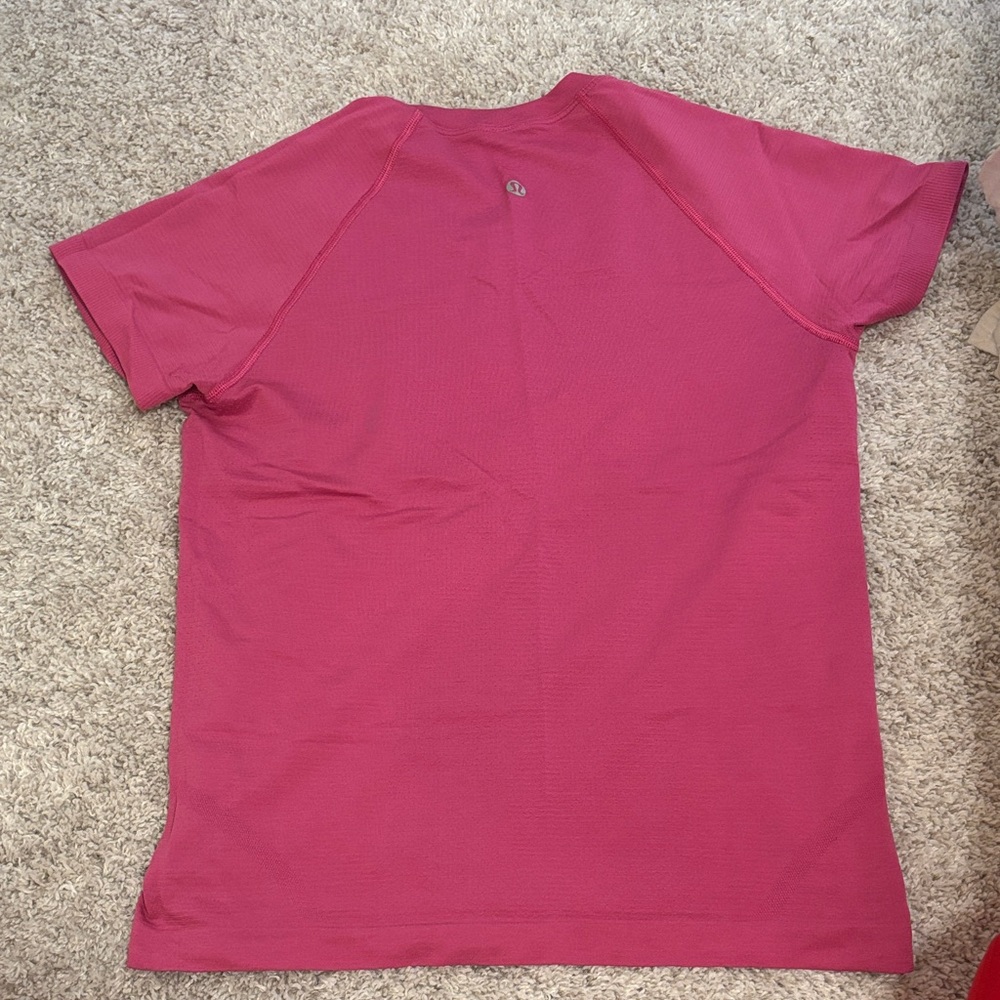 lululemon athletica Short Sleeve Performance Tee - Raspberry - Picture 2 of 3